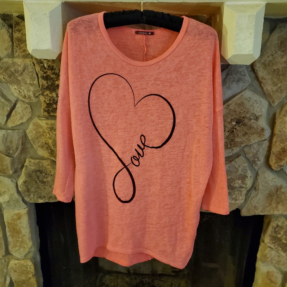 PEACHY graphic top BY SILVER GATE  MED